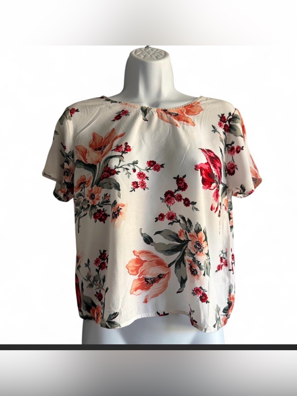 Abercrombie & Fitch whiteFloral Short-Sleeve Blouse with Coral & Red Blooms